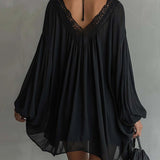 Laura - Vestido Mini em Chiffon Preto com Decote de Renda para Mulher