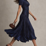 Adriana | Vestido midi satinado de riscas retro para Mulher